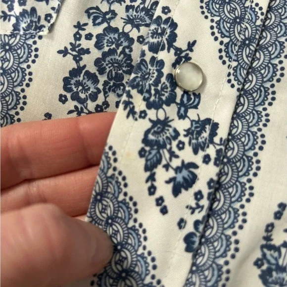 Vintage floral pearl snap shirt 16 1/2-35 - Picture 7 of 8